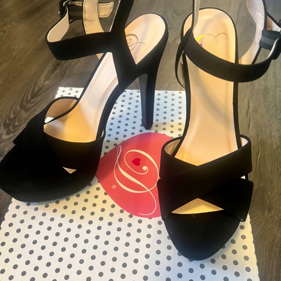 Platform Heels - Picture 2 of 3